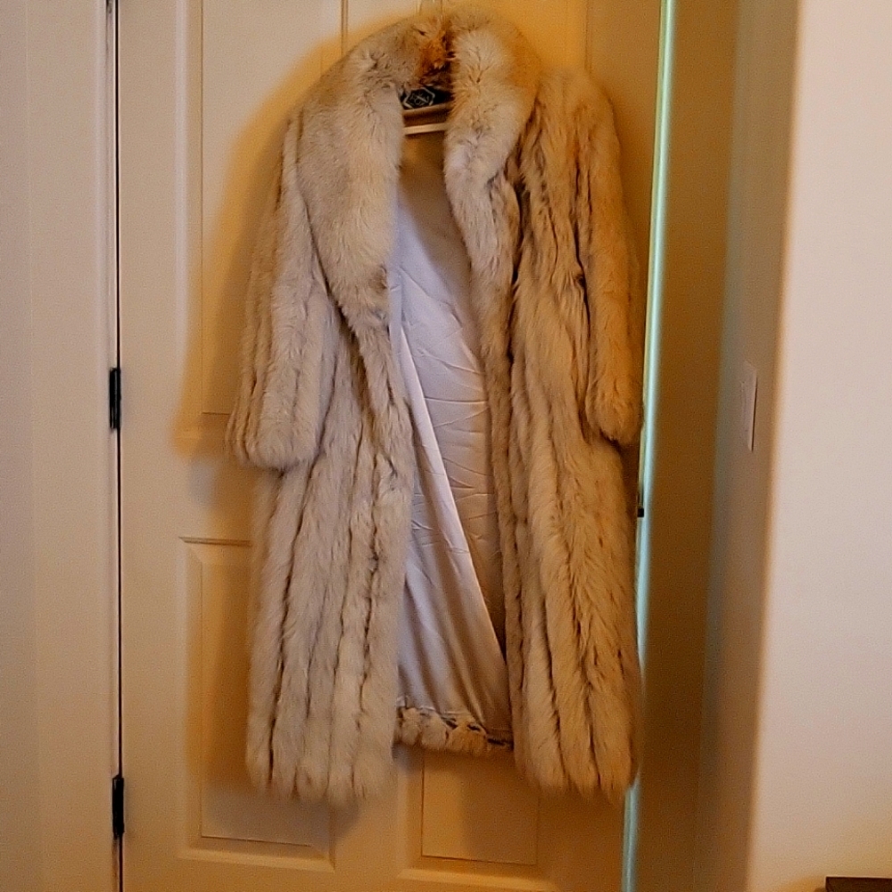 Damaged for scrap Saga Fox fur coat